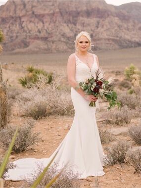 Elegant Ivory Lace-Top Bridal Gown with Train